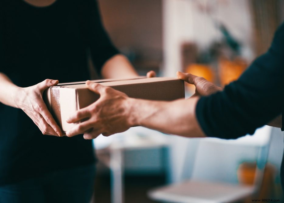 Social Collection Points: A Smart Solution for Parcel Pickup Amid Busy Schedules