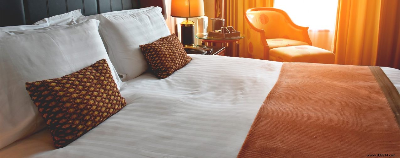 How to Spot and Avoid Bed Bugs While Traveling: Expert Prevention Tips