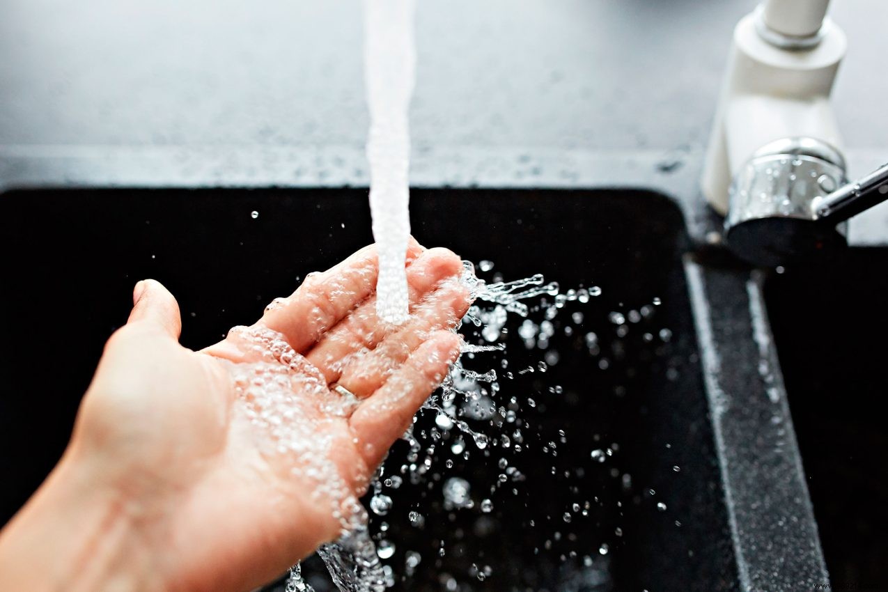 How to Safely Disinfect Minor Wounds at Home: A Trusted Guide