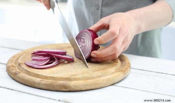 Does Placing an Onion by Your Bed Really Ease Cold Symptoms?