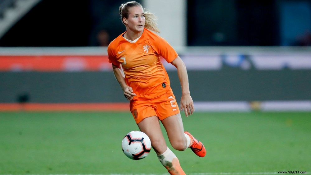 Desiree van Lunteren: Conquering Crohn s Disease as a Pro Dutch Footballer