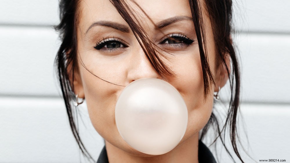 8 Science-Backed Health Benefits of Chewing Gum