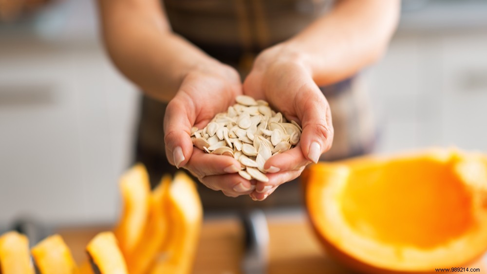 9 Science-Backed Reasons to Eat Pumpkin Seeds Every Day