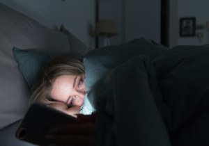 Why Checking Your Smartphone with One Eye Before Bed Can Lead to Temporary Vision Loss