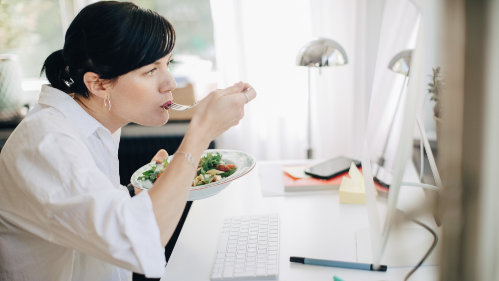 4 Science-Backed Meal Habits to Naturally Eat Less and Feel Fuller