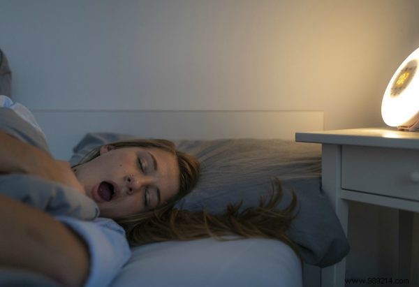 Easier Ways to Wake Up in the Dark: Expert Tips for Shorter Days