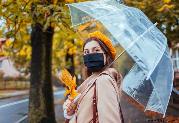 Why a Rain-Soaked Face Mask Loses All Protection: Expert Insights
