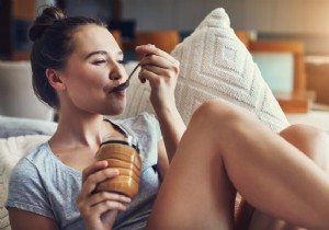 6 Proven Tips to Curb Mindless Snacking and Snack Smarter