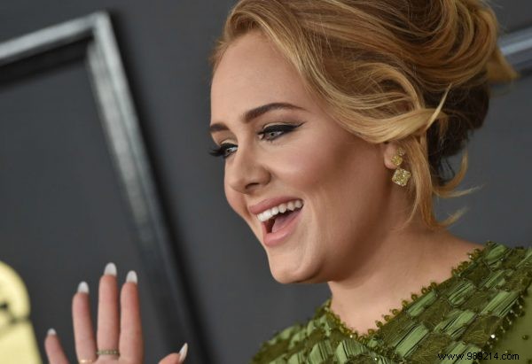 Adele Hilariously Jokes About Her Weight Loss in SNL Monologue