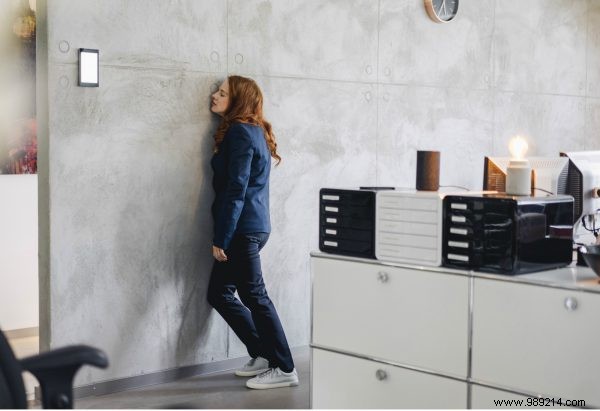 Beat Energy Dips Naturally: Why Water Outshines Coffee