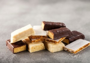 Are Protein Bars a Healthy Snack? Expert Tips to Choose Wisely