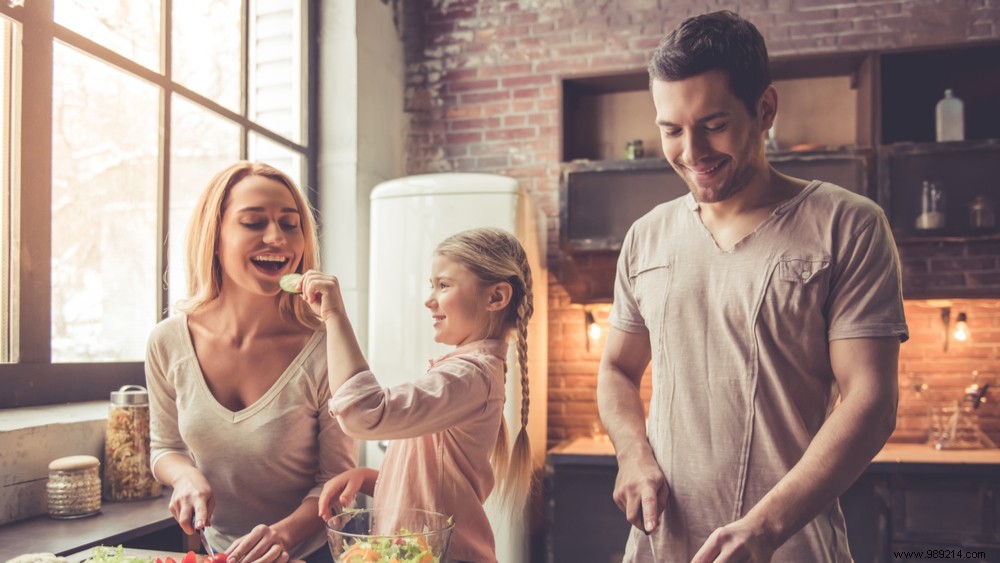 5 Proven Tips to Stick to Healthy Eating When Your Family and Friends Aren t