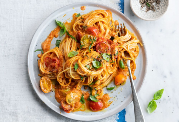 Vegan Spaghetti with Roasted Tomato-Paprika Sauce: Easy, Flavor-Packed Recipe