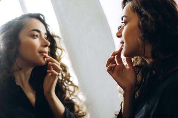 Embrace Your Mirror Reflection: Expert Tips for a Positive Body Image