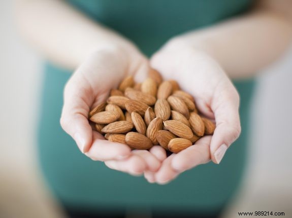 Are Almonds Truly Healthy? Dietitian Noor on Omega Balance and Nut Choices