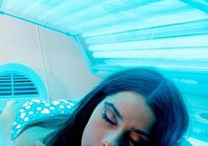 Can You Use a Sunbed 5 Weeks After Abdominal Surgery? Dermatologist Explains