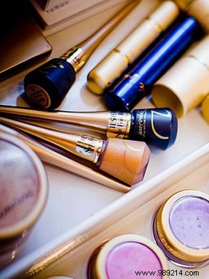 Women Spend Nearly €10,000 on Makeup Over a Lifetime, UK Research Reveals