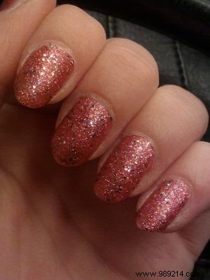 How to Remove Stubborn Glitter Nail Polish Quickly and Effectively