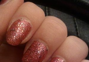 How to Remove Stubborn Glitter Nail Polish Quickly and Effectively