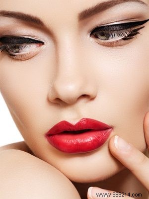 Why Red Lipstick Makes You Look Younger: Expert Beauty Insights