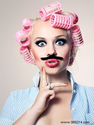 Study Reveals: Attractive People Remain Appealing Even with Funny Faces