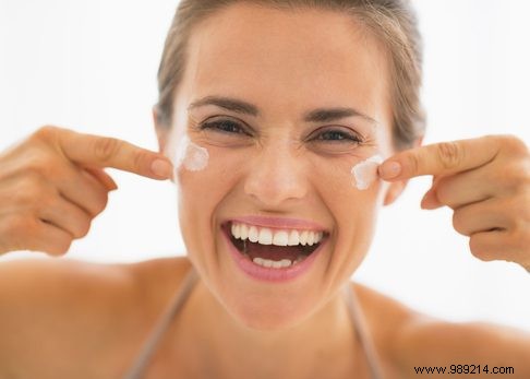 How to Exfoliate Your Skin: Expert Guide to Scrubs and Chemical Peels