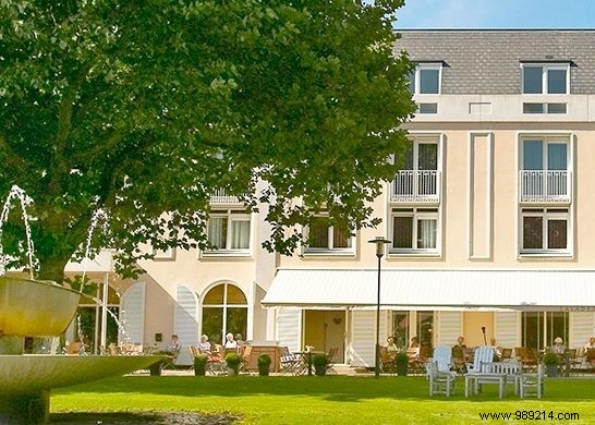 Yoga Weekend Retreat at Badhotel Domburg: Verified Details for a Dutch Beach Escape