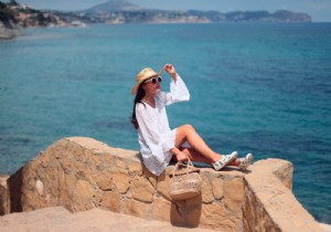 Frassy Flossy Pineapple Slip-Ons: Trendy Comfort for Summer