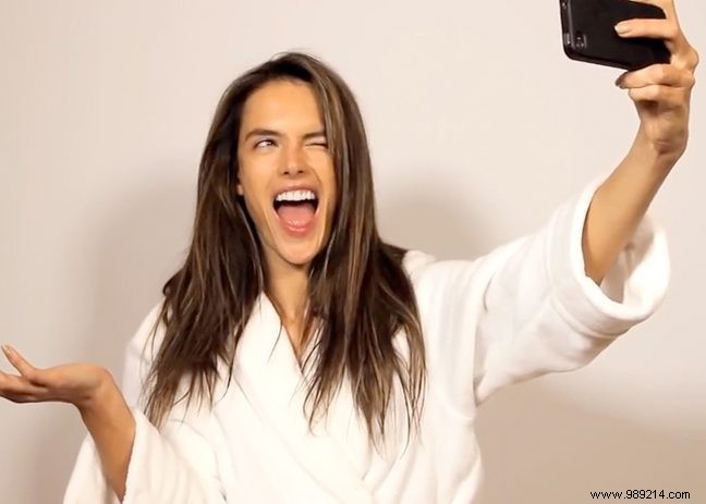 Master Selfies Like a Pro: Top Model Tips for Stunning Shots