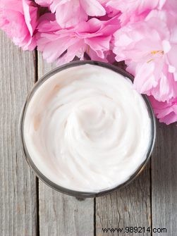 Why Skip Day Creams in Glass Jars: Expert Advice on Better Packaging