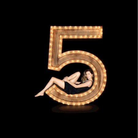 Exclusive Behind-the-Scenes Preview: Chanel N°5 s New Campaign Starring Michiel Huisman and Gisele Bündchen