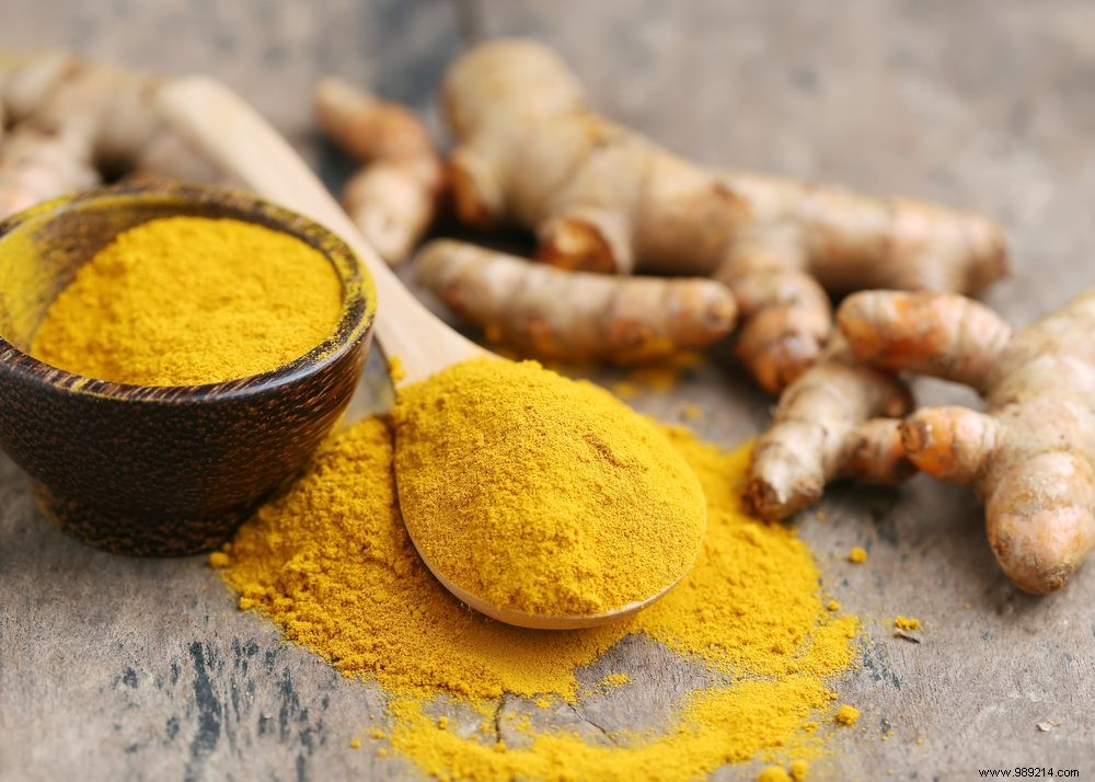 Turmeric for Beauty: Expert-Backed Benefits, DIY Masks, and Key Cautions