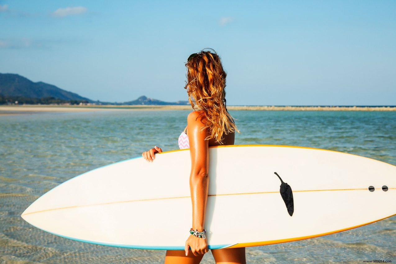 How to Create Effortless Beach Waves at Home: Pro Tips from Hairstyling Experts