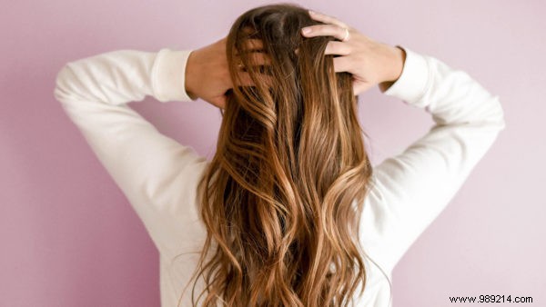 5 Common Habits That Make Your Hair Greasy Faster