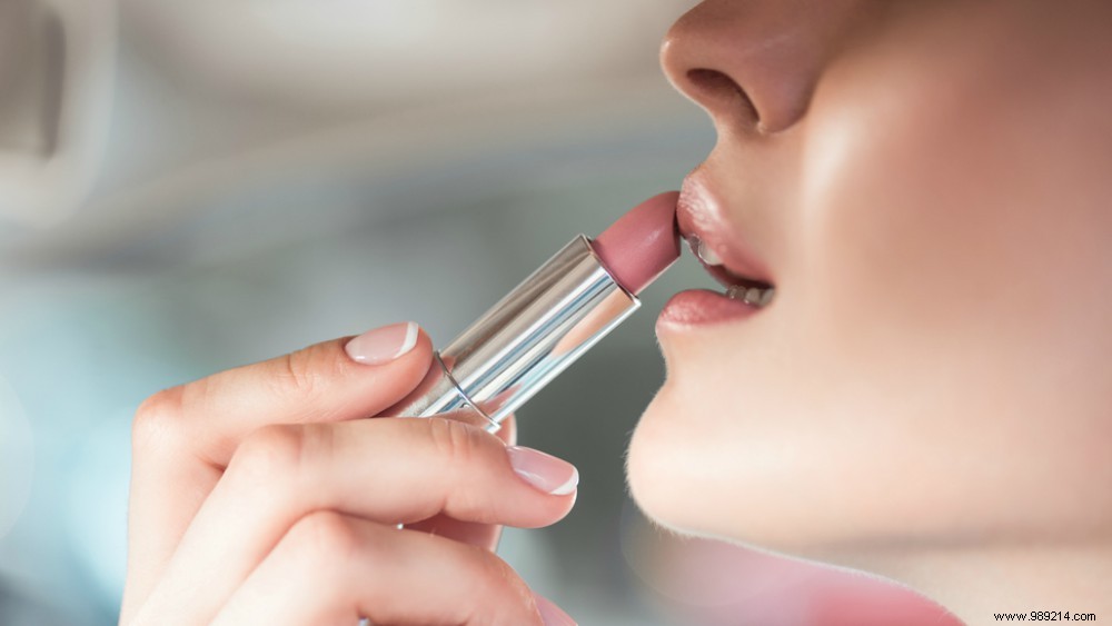 How to Make Your Lipstick Last All Day: Expert Exfoliation Tips