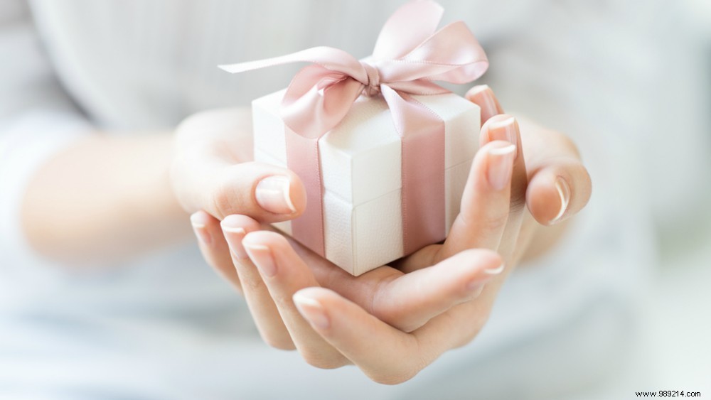 7 Affordable Beauty Gifts Perfect for Christmas Eve Surprises