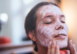 6 Effective DIY Face Masks Using Everyday Kitchen Ingredients