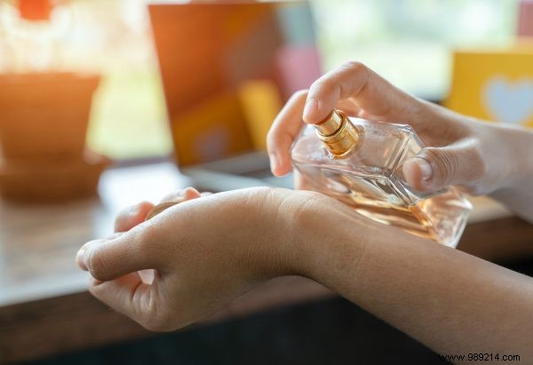 Perfume vs. Eau de Toilette: Understanding Key Differences in Concentration and Longevity