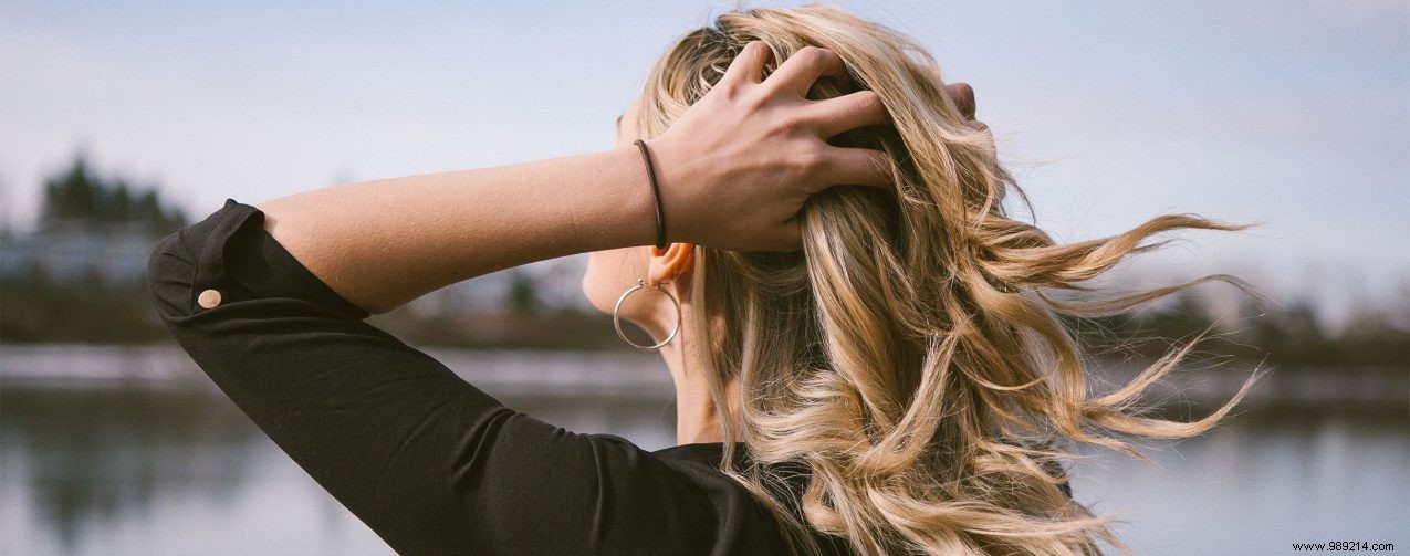 4 Science-Backed Benefits of Apple Cider Vinegar for Healthier, Shinier Hair