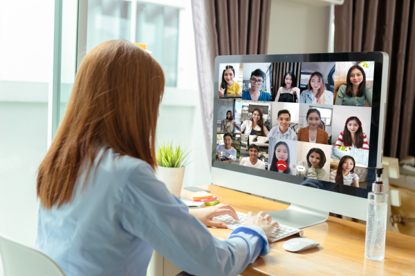 10 Expert Beauty Tips to Shine on Video Calls and Online Meetings