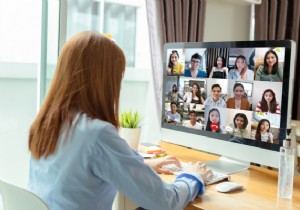 10 Expert Beauty Tips to Shine on Video Calls and Online Meetings