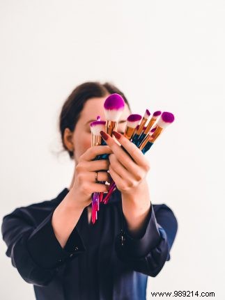 Beat the Dutch Heat: Expert Tips for a Fresh Summer Makeup Look