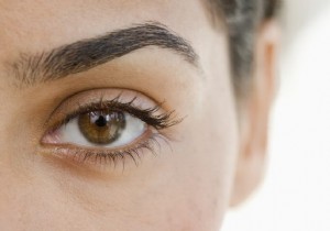 How to Treat Flaky Eyebrows: Causes Like Seborrheic Eczema and Effective Remedies