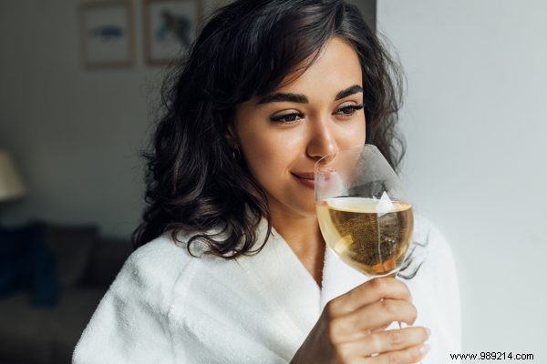 How a Glass of Wine Makes You More Attractive: University of Bristol Study