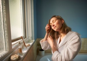 How to Tame Static and Dry Hair This Fall and Winter: Expert Tips