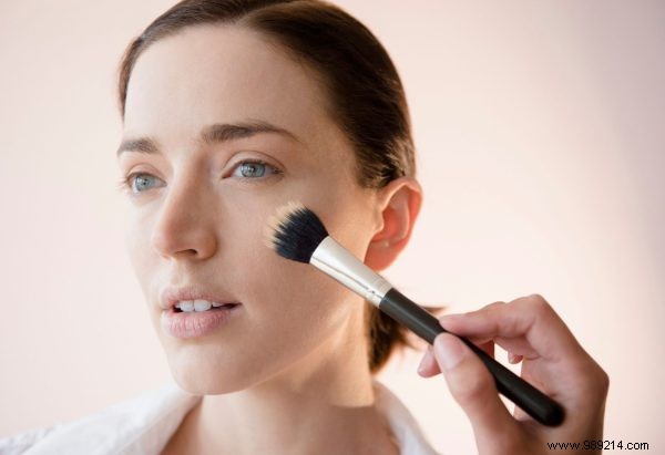 Achieve a Seamless Natural Under-Eye Look: Billie Eilish s Makeup Artist Shares His Two-Shade Concealer Secret