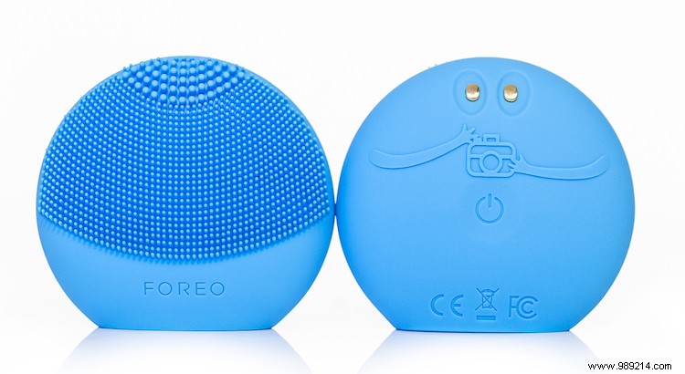 FOREO Luna fofo: The Smartest AI-Powered Facial Cleansing Device