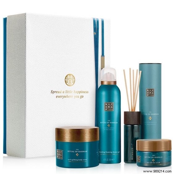 9 Luxurious Beauty Gift Sets for Her This Holiday Season