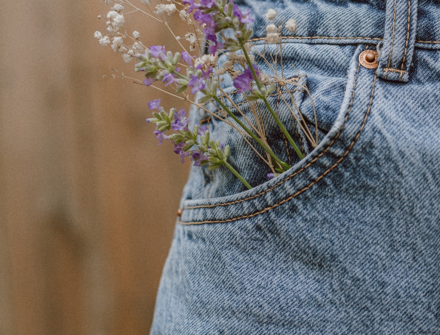 Second-Hand Fashion: Sustainable Chic for the Modern Wardrobe