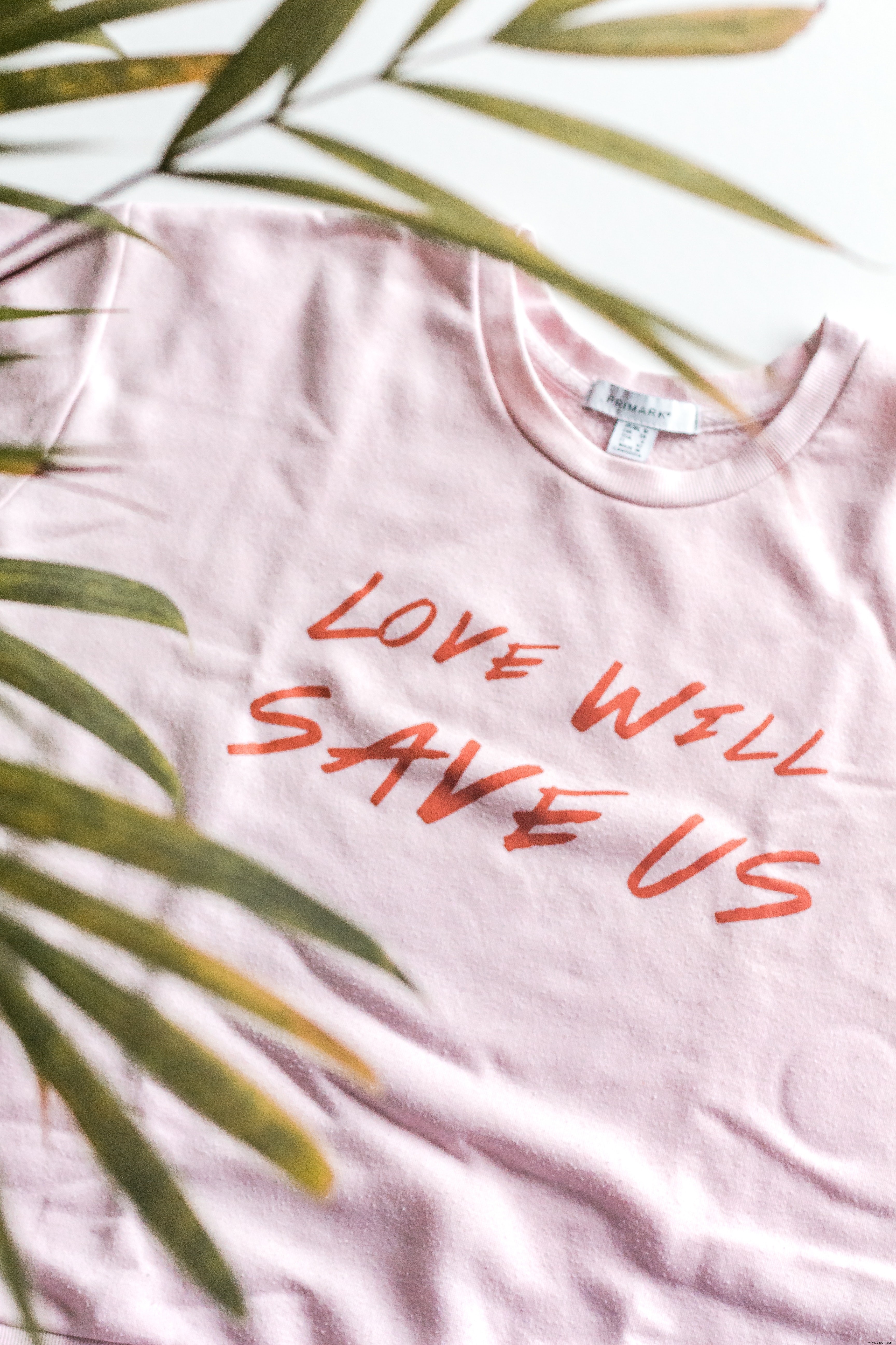 Personalized Fashion: Craft Custom T-Shirts and Streetwear with Printful